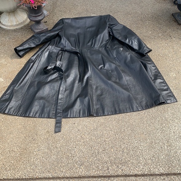 Vintage long leather belted jacket, Size 16 - Picture 10 of 13